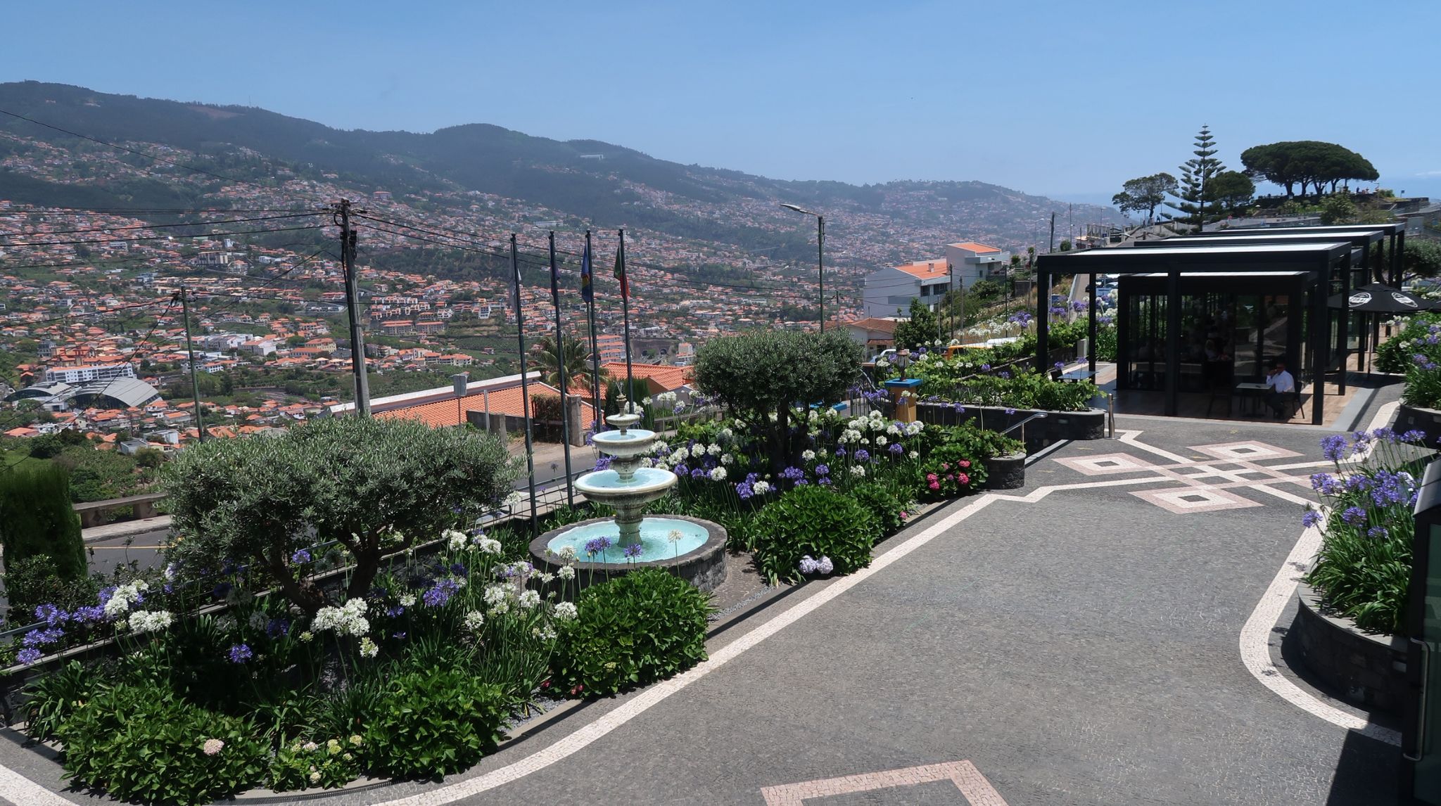 Esplanada Quinta Estação, com uma vista soberba sobre o Funchal